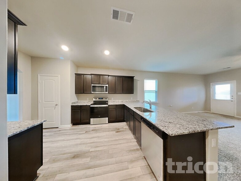 Building Photo - 125 Bush Dr