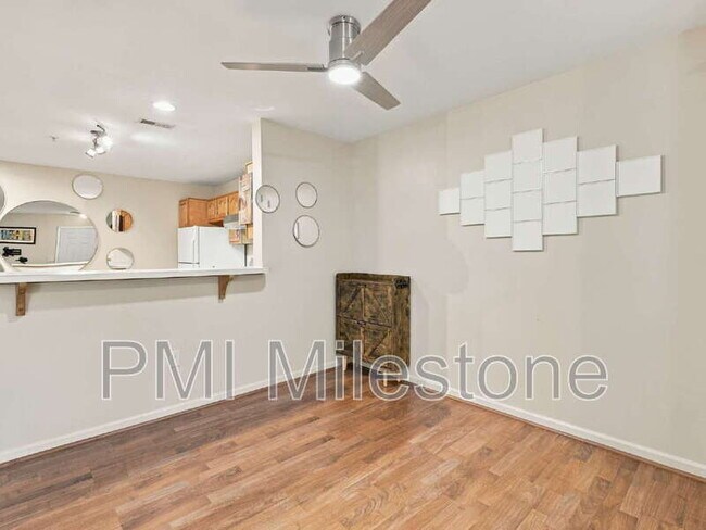 Building Photo - 2132 Bristol Dr
