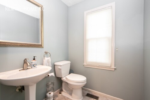 Building Photo - 10509 Ballentine-