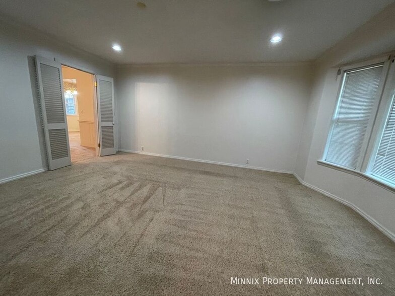 Building Photo - 6712 Gainsborough Rd