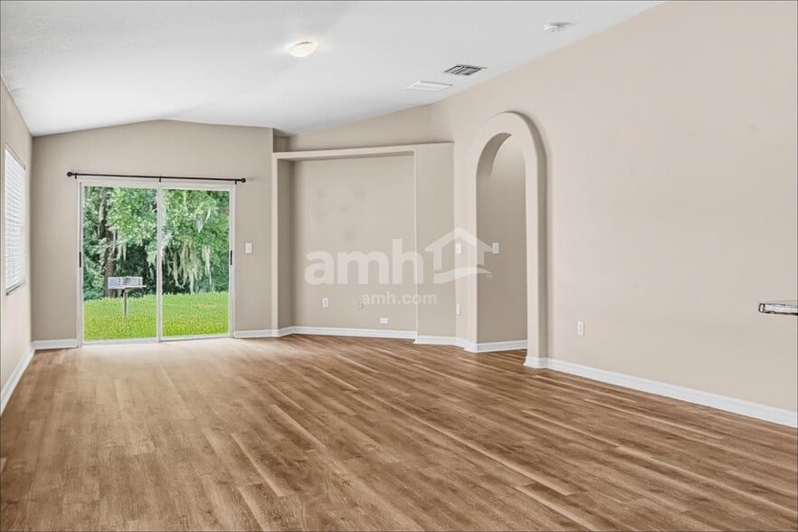 Building Photo - 25815 Crippen Dr