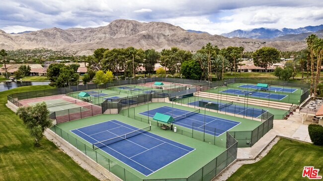 Building Photo - 13 Tennis Club Dr