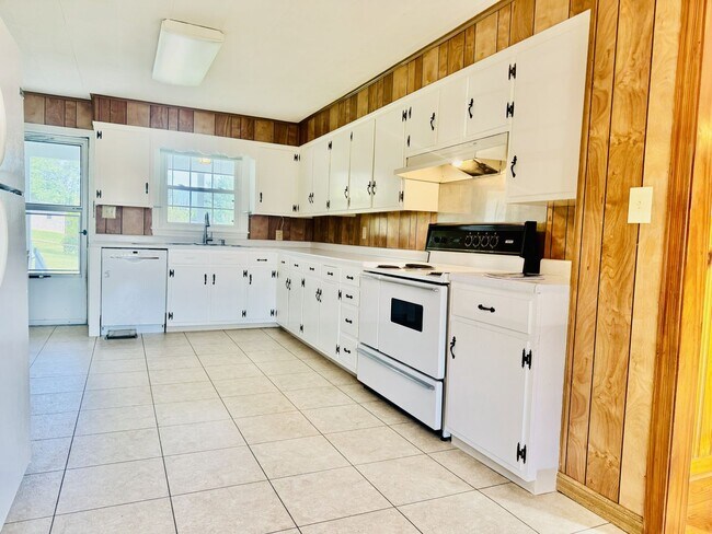 Building Photo - 3976 US-19E