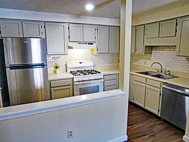 Building Photo - 50 Brookside Dr