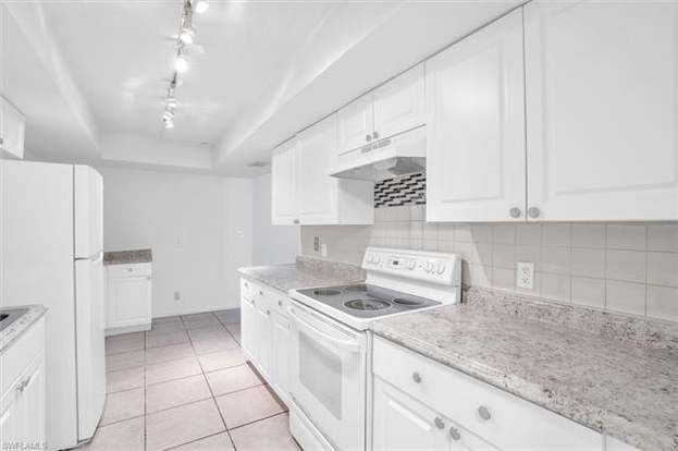 Building Photo - 3635 Boca Ciega Dr