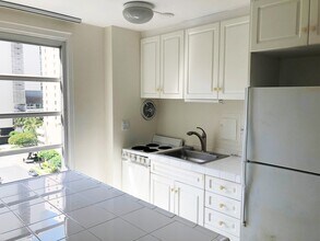 Building Photo - Waikiki - 1 bed 1 bath  w/ Parking - Utilities included!
