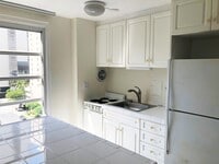 Building Photo - Waikiki - 1 bed 1 bath  w/ Parking - Utili...