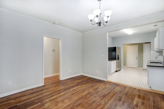 Building Photo - Single family house - within walking dista...