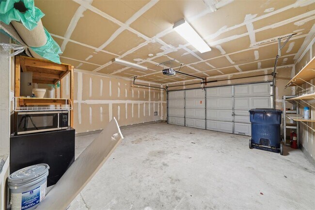 Building Photo - 104 Carol Ave