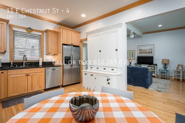 Building Photo - 11 E Chestnut St