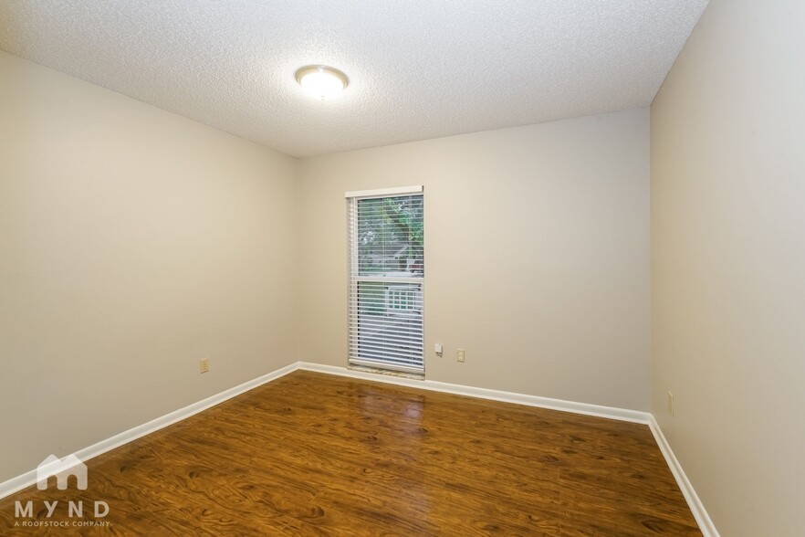Building Photo - 14701 Laurel Lake Ln
