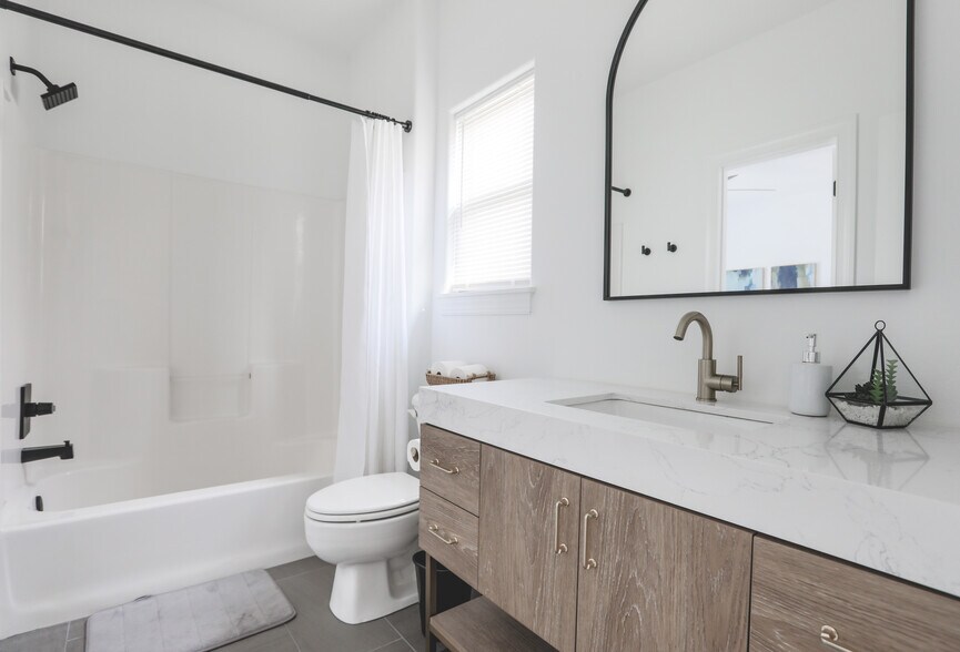 Building Photo - 2010 Merlin Dr