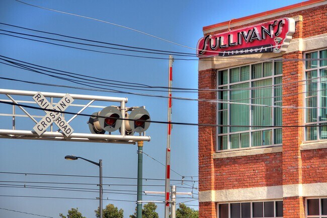 Building Photo - Experience urban living in this stylish to...