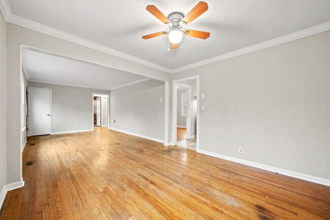 Building Photo - 3 Bedroom Pet Friendly Home For Rent!