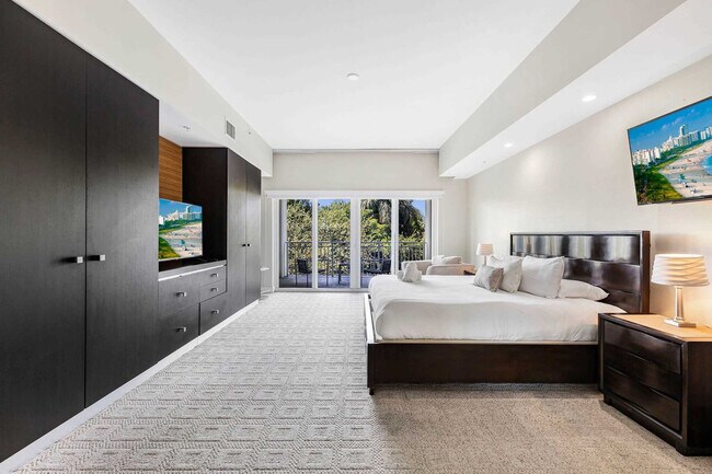 Building Photo - 5300 NW 87th Ave