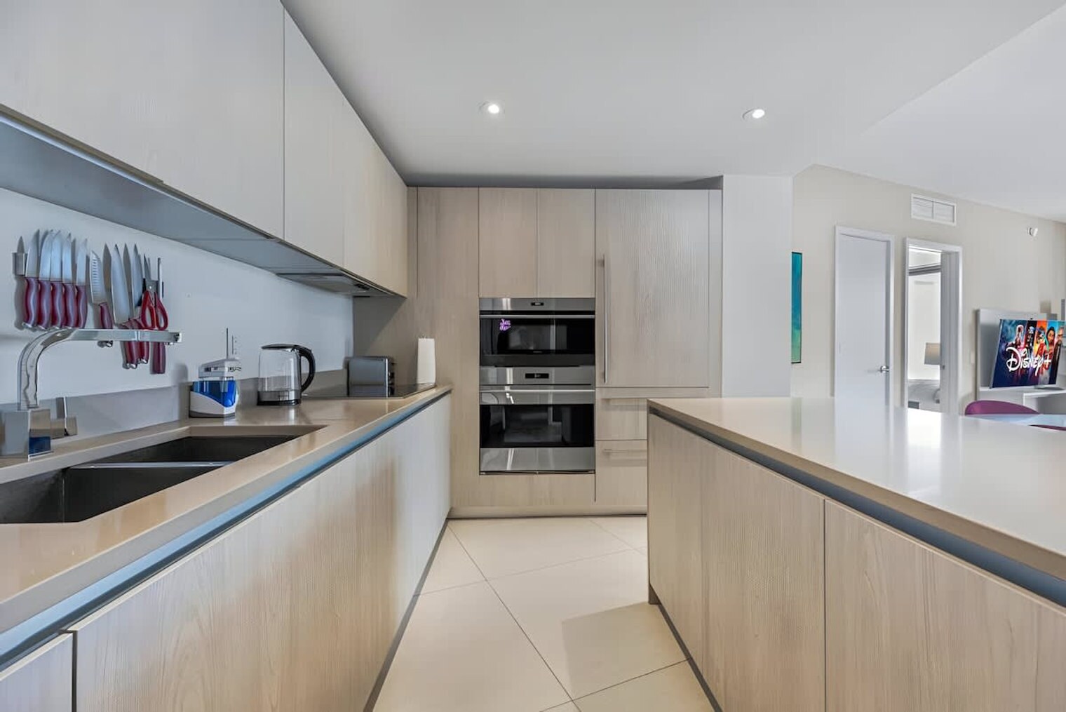 Building Photo - 4011 S Ocean Dr