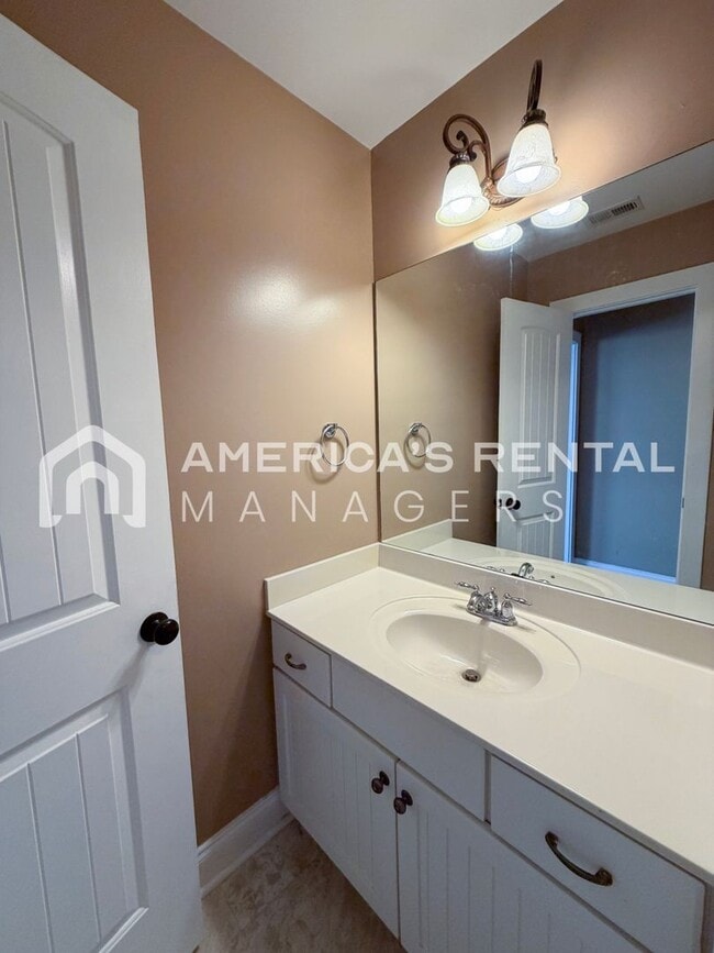 Building Photo - Calera One-Level Living with Spacious Layout