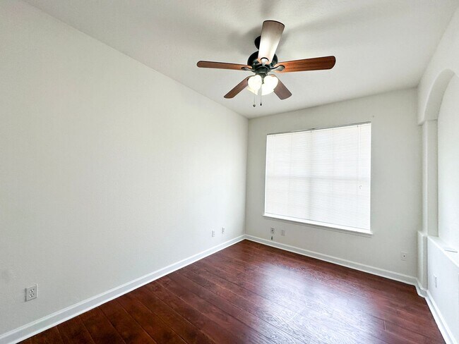 Building Photo - Beautiful 3/2 in Winding Cove with large f...