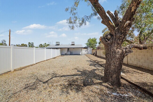 Building Photo - 2534 N 28th St