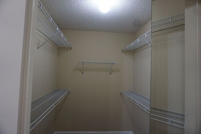 Building Photo - 3/2 Single Story Duplex with Garage