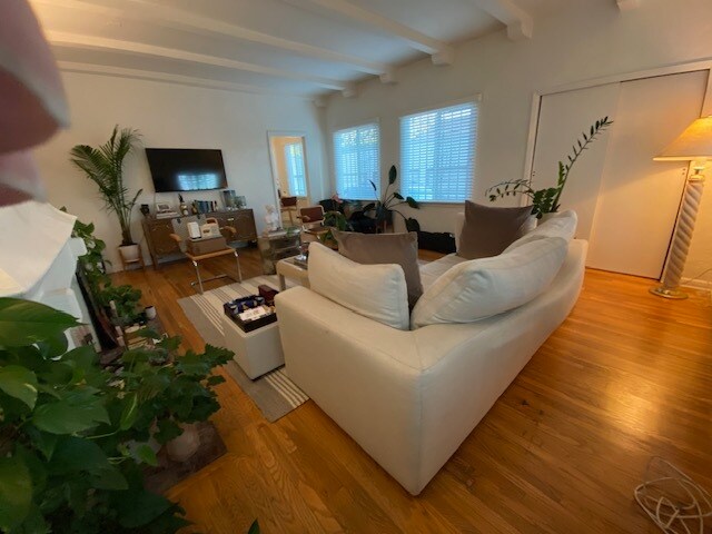 Living Room - 464 N Spaulding Ave
