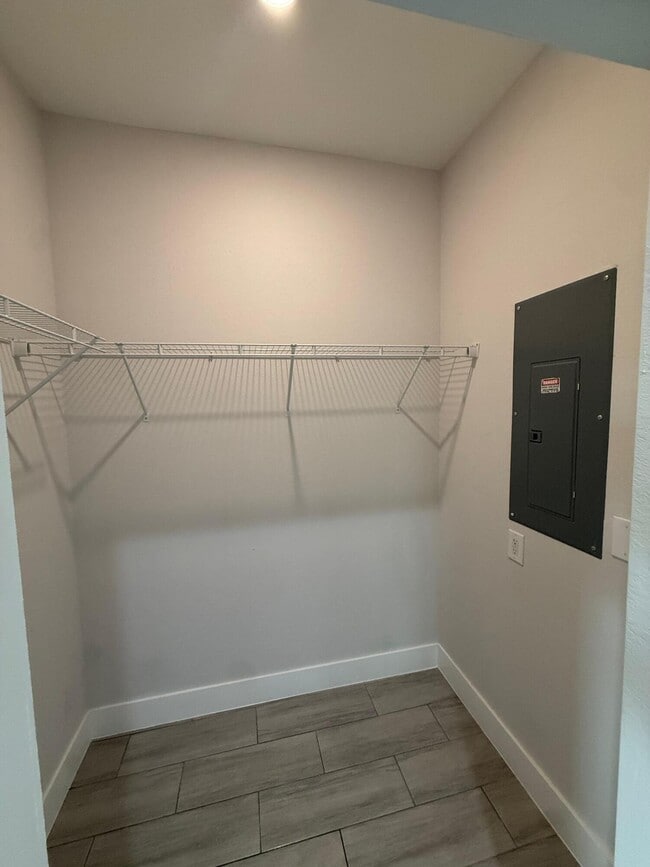 Building Photo - 4800 15th St SW