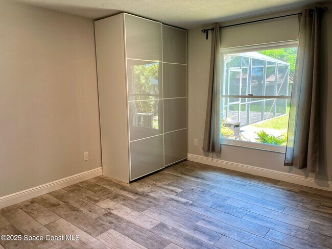 Building Photo - 3463 Mazur Dr