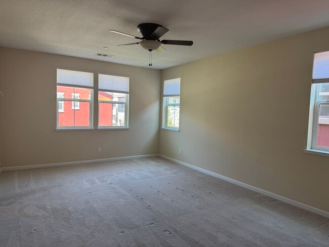 Building Photo - Great location close to Kaiser Roseville