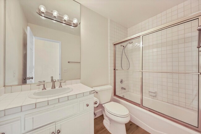 Building Photo - 43852 Vía Palma