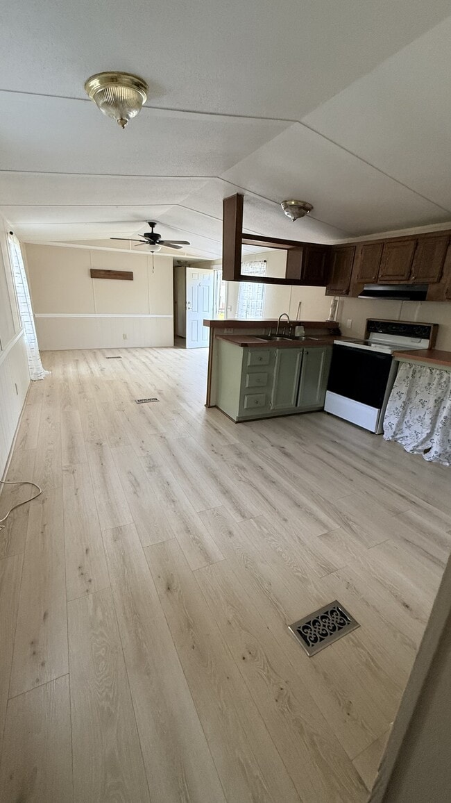 Building Photo - 284 Speedway Dr