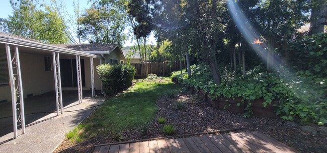 Building Photo - 133 Forest Hill Dr