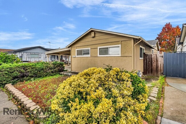 Building Photo - 2406 Kehoe Ave