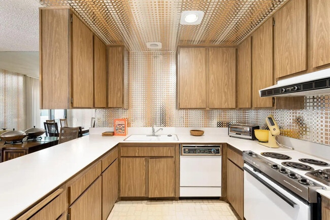 Building Photo - 2604 N Whitewater Club Dr