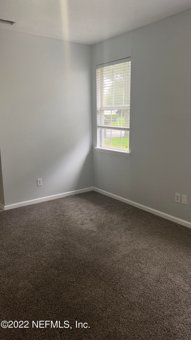 Building Photo - 3945 Buckthorne Dr