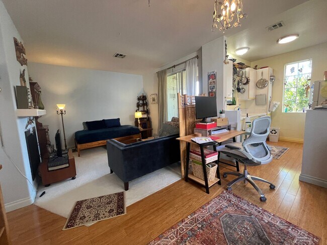 Building Photo - Stylish Second-Floor Condo in Sabre Springs – San Diego