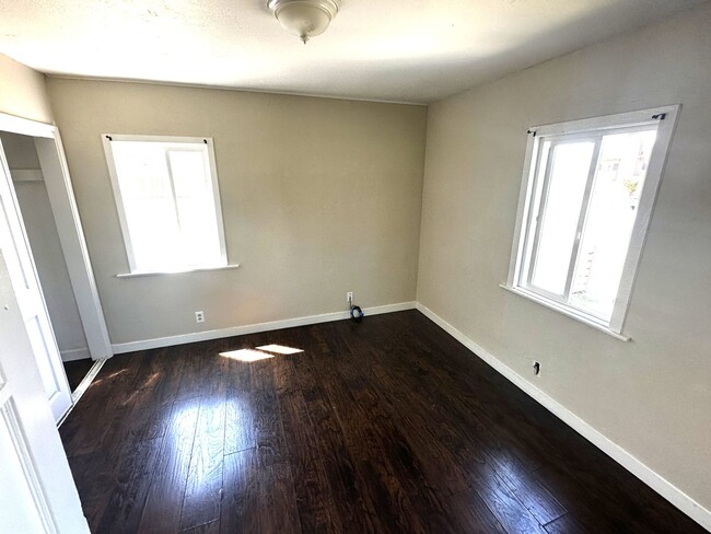 Building Photo - 3 + Beds 2 Baths Home With Large Yard /Was...