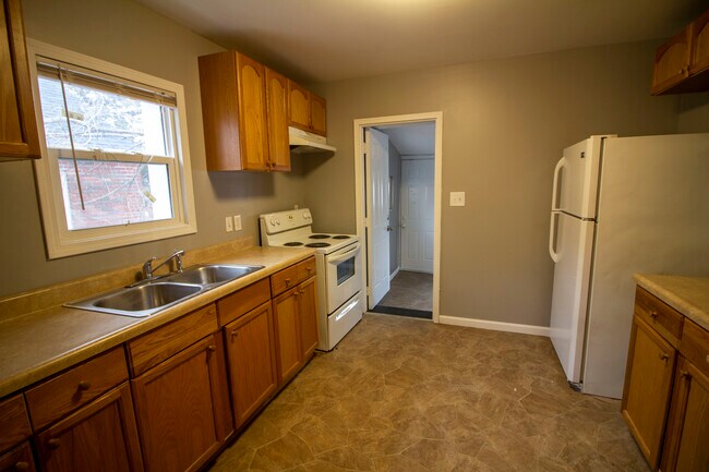 Building Photo - 6817 Raymond Ave