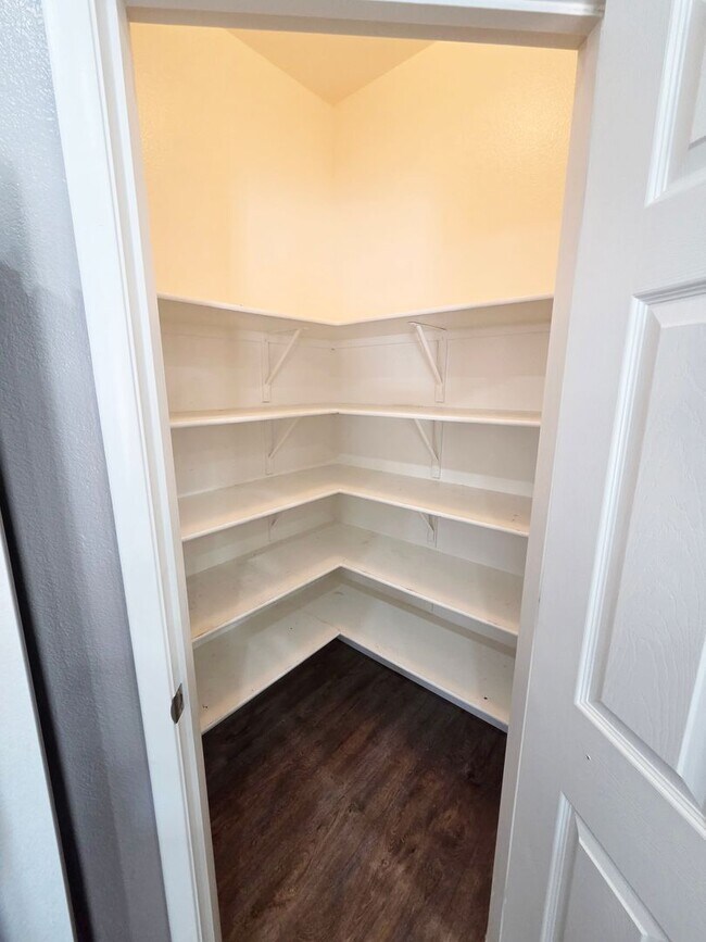 Building Photo - Spacious 3 Bed + Loft & Den with Soaring Ceilings