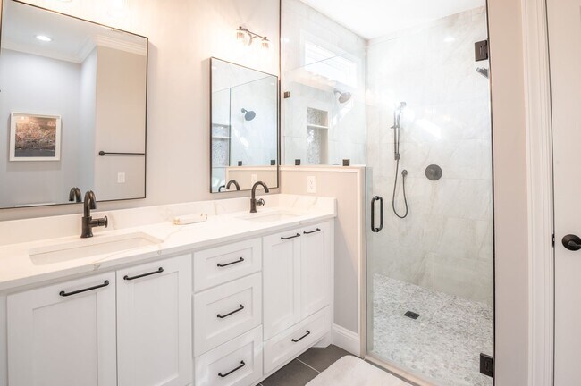 Building Photo - PREMIERE FURNISHED OFF-SEASON SHORT TERM RENTAL!