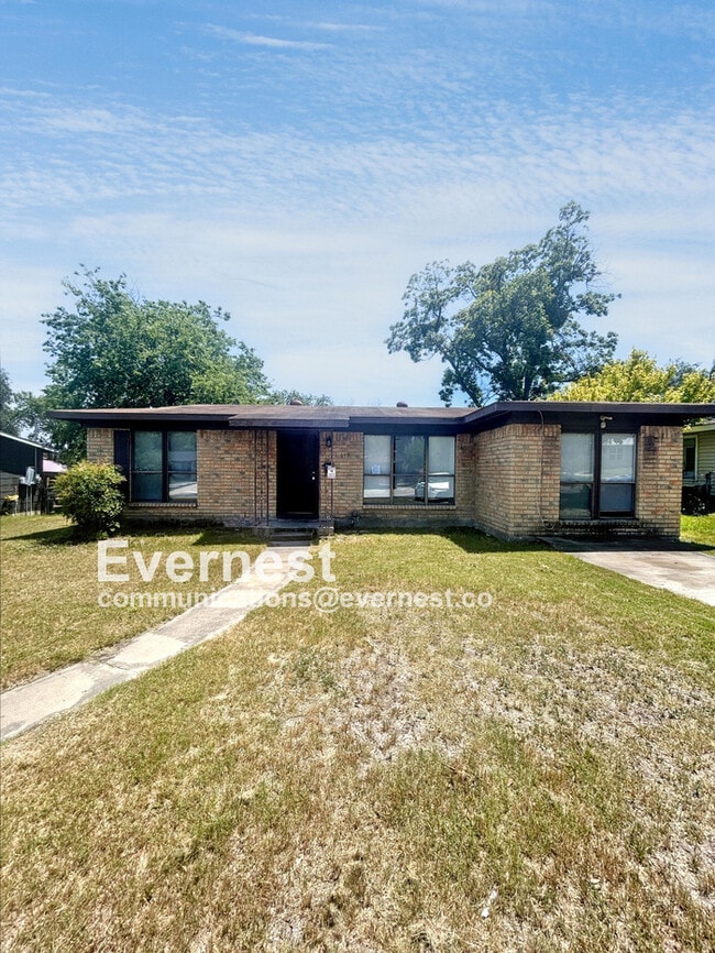 Primary Photo - 618 Pilgrim Dr