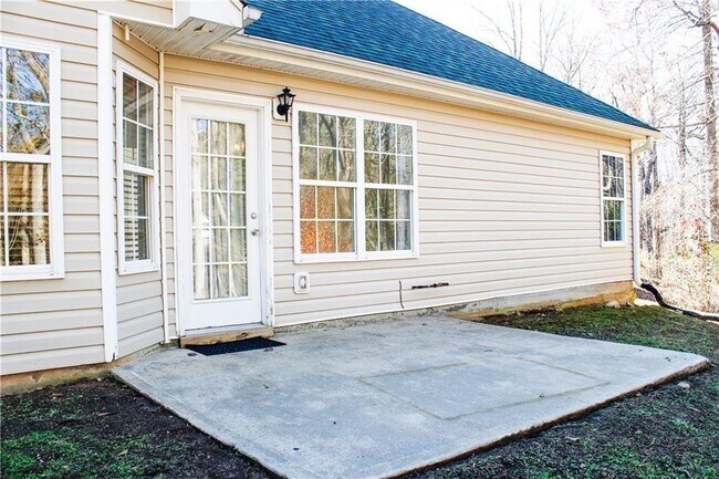 Building Photo - 4445 Scotland Ct SW