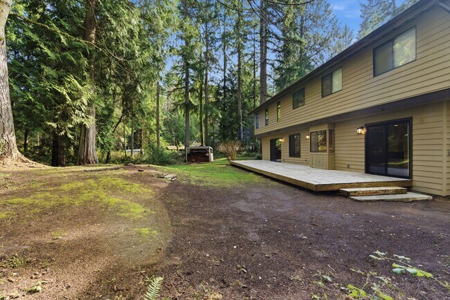 Building Photo - Spacious Bainbridge Island Home