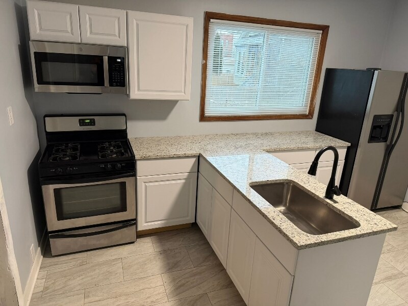 Building Photo - 1726 N Artesian Ave