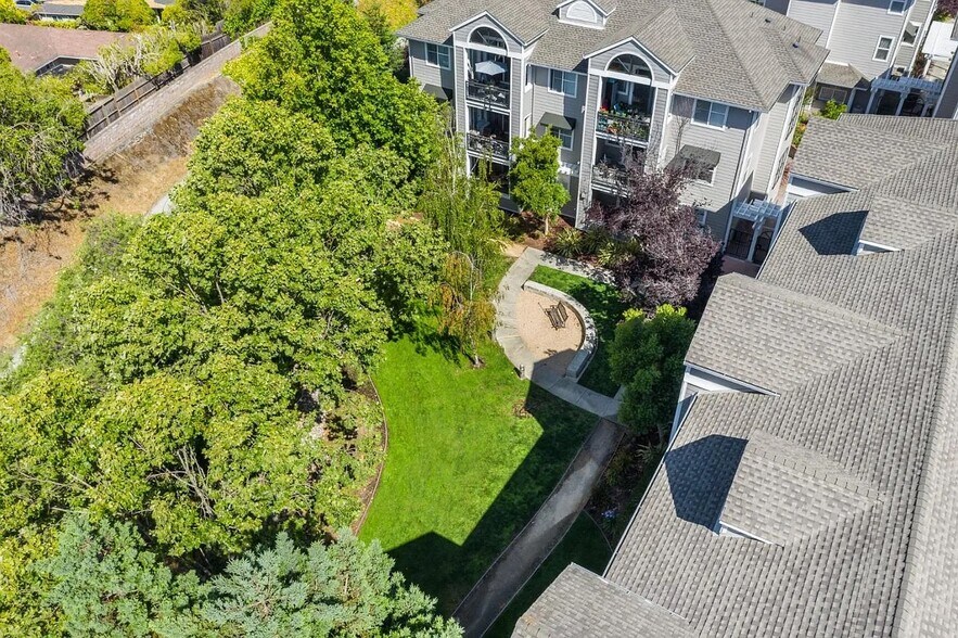 Building Photo - 1982 W Bayshore Rd