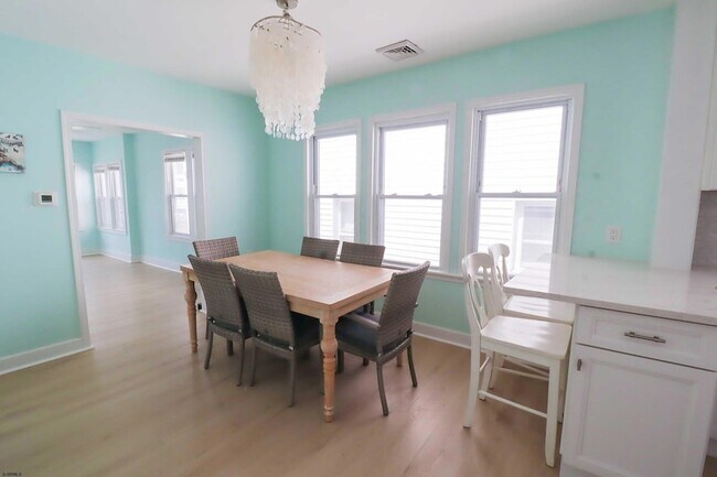 Building Photo - 129 N Derby Ave