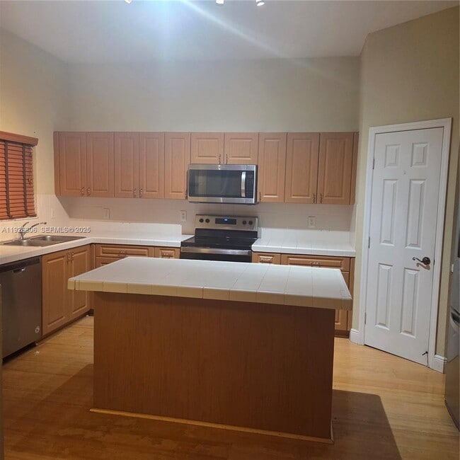 Building Photo - 1938 SE 23rd Terrace