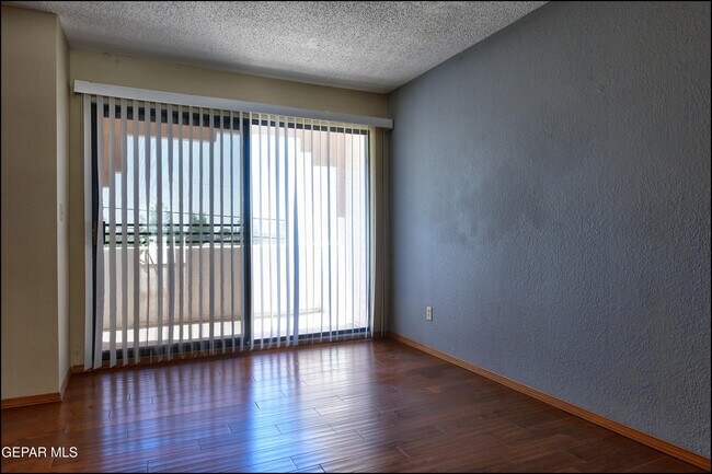 Building Photo - 710 N Resler Dr