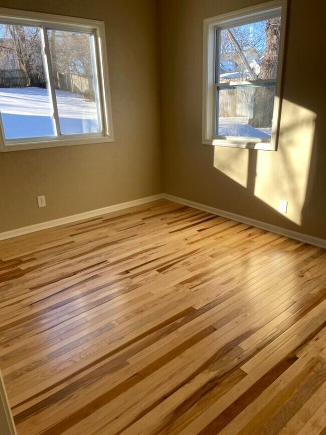 Building Photo - 3 Bdrm/2 bath Ranch - Lilly Lake