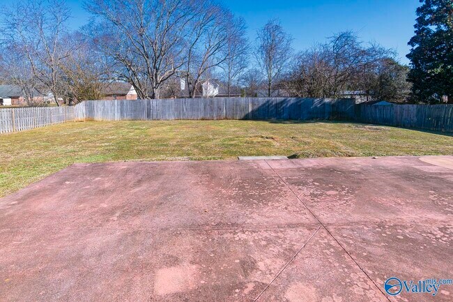 Building Photo - 157 Chanel Dr