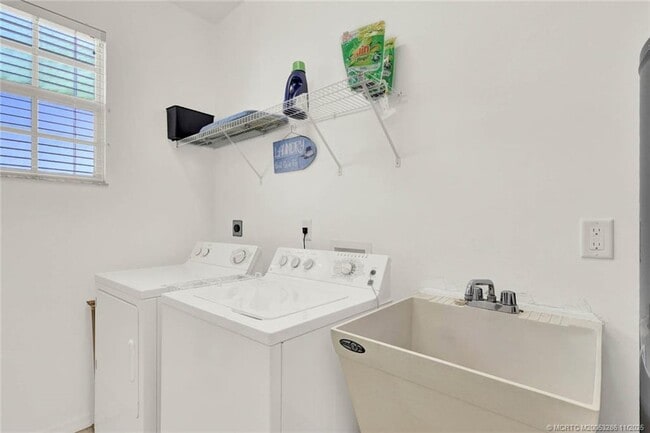 Building Photo - 301 S Compass Dr